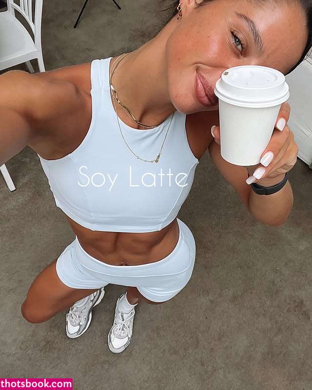 Olivia Kelly Photo #11