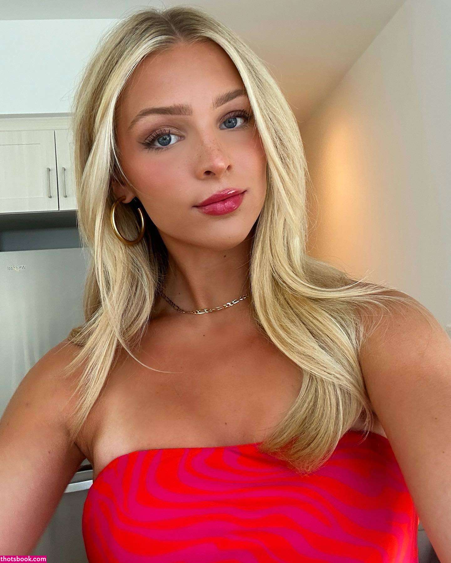 Paulina Adams Photo #10