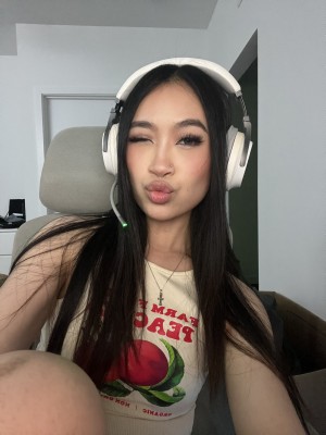 Theresa Nguyen Photo #20