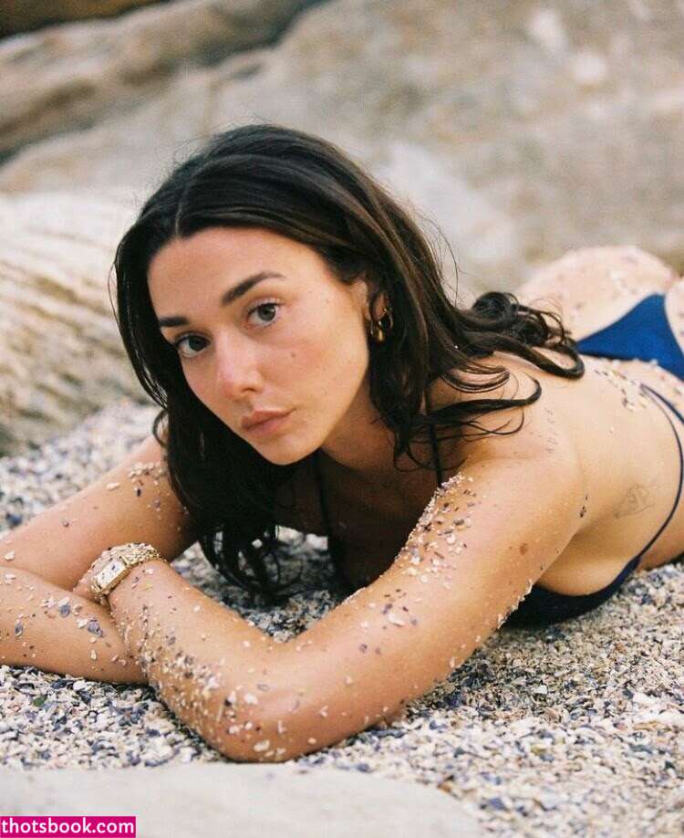 Zoe Kalotheos Photo #7