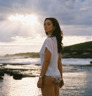 Zoe Kalotheos Photo #1