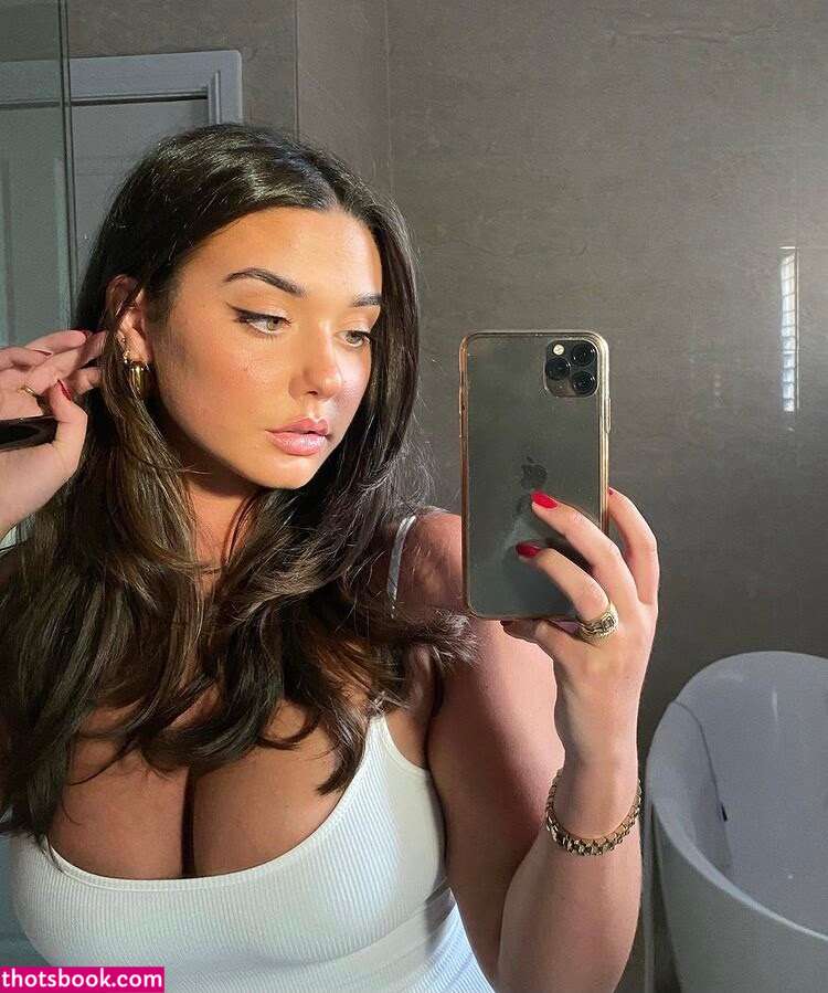 Zoe Kalotheos Photo #19