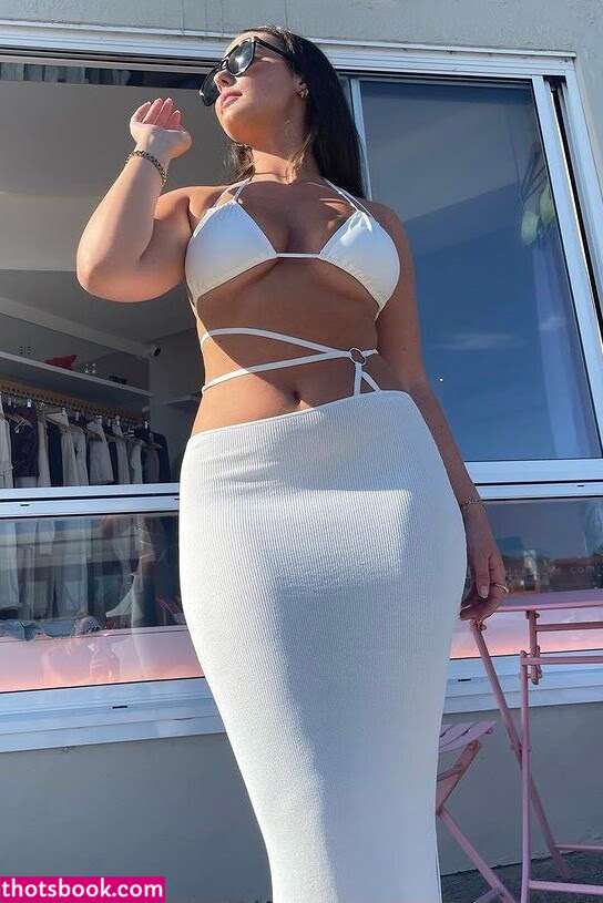 Zoe Kalotheos Photo #23