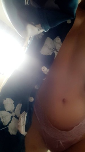 Zoe Phillips Photo #9