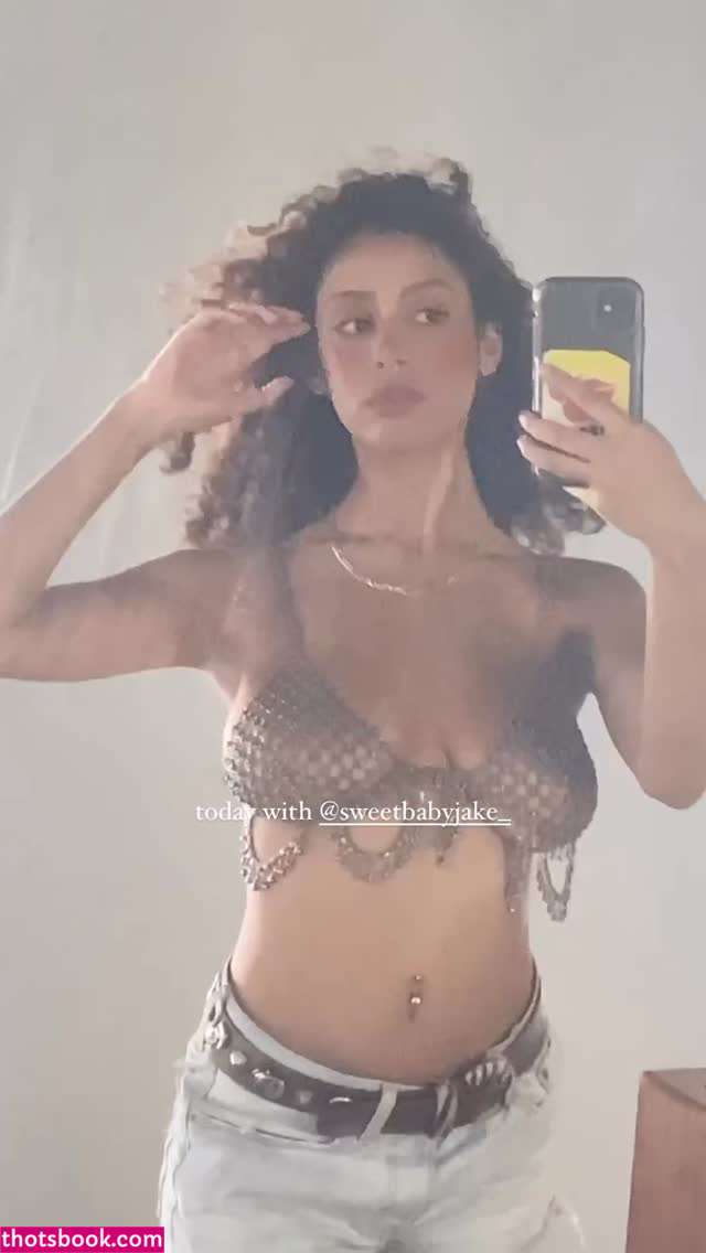 Sophia Macklin Photo #17