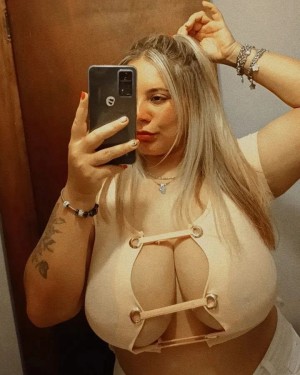 Estefani Favila Photo #4