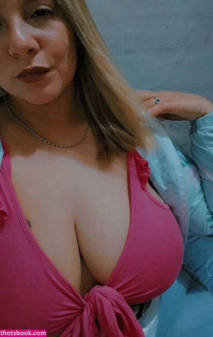 Estefani Favila Photo #8