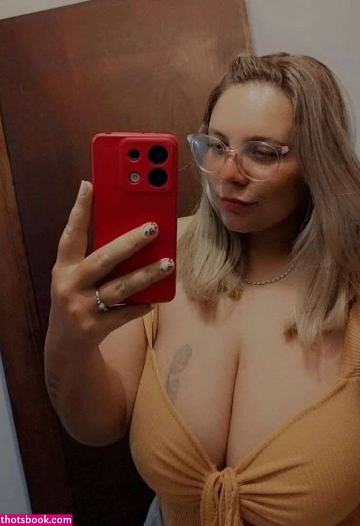 Estefani Favila Photo #19