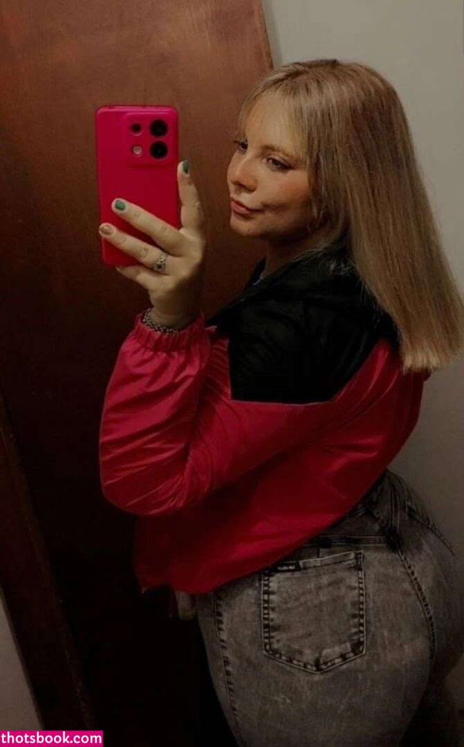 Estefani Favila Photo #20