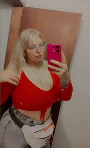 Estefani Favila Photo #18