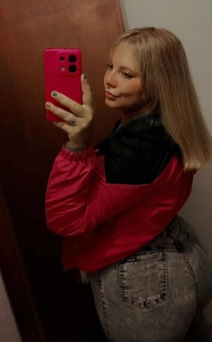 Estefani Favila Photo #20