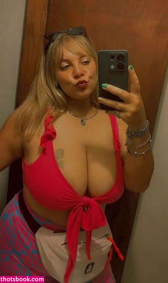 Estefani Favila Photo #21