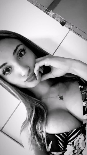 Ivana Aguirre Photo #18