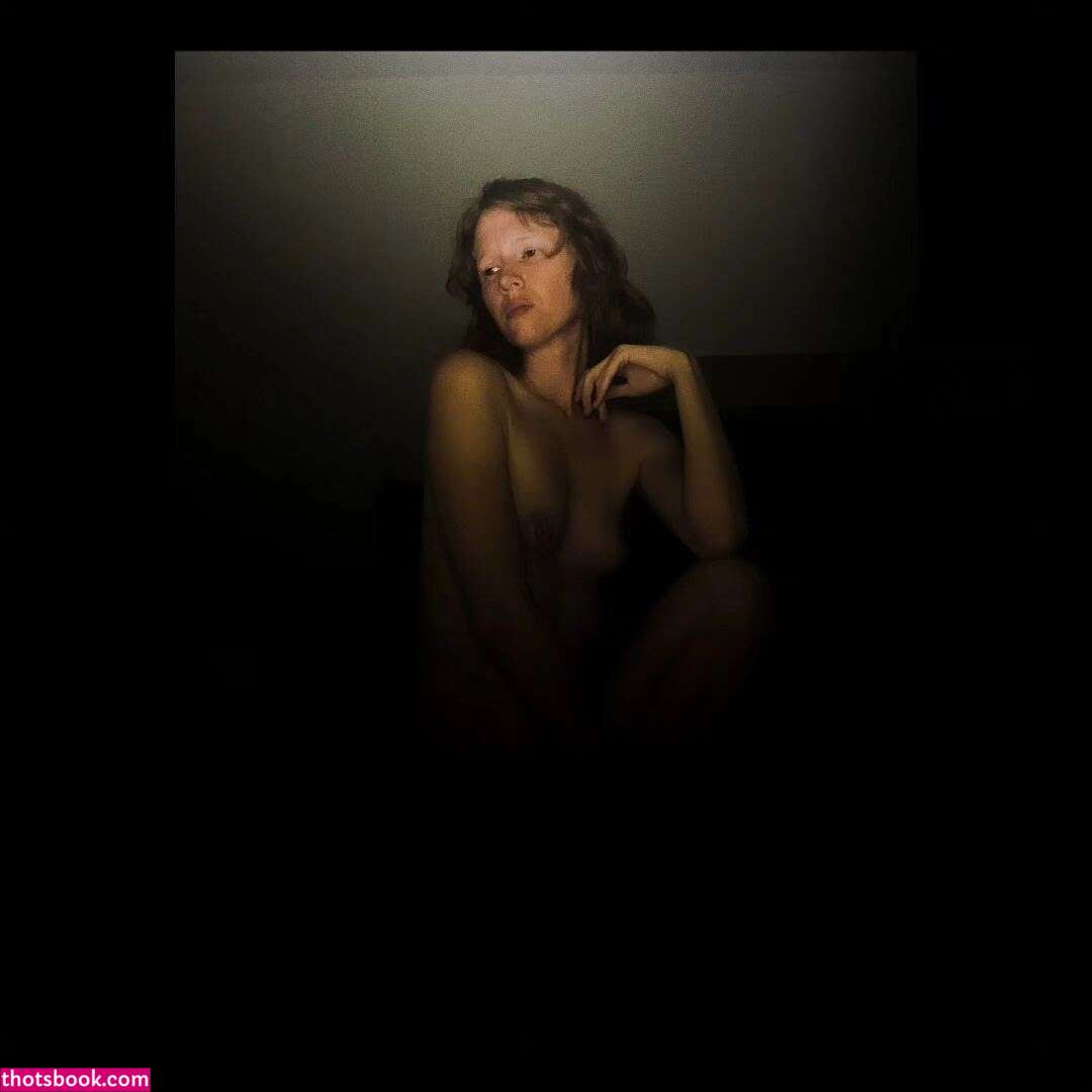 Lady Long Limbs Photo #1