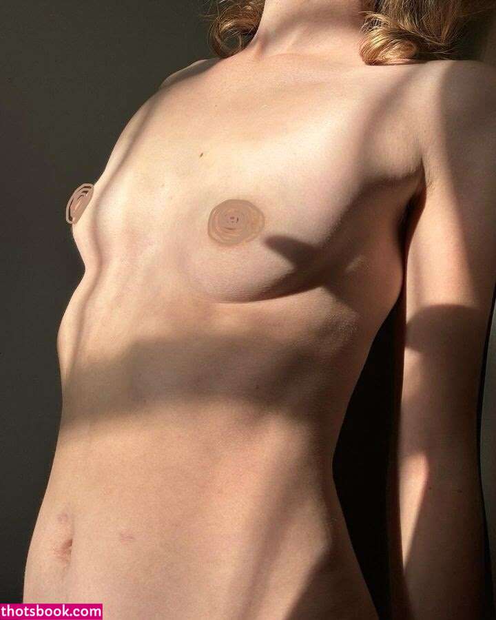 Lady Long Limbs Photo #7