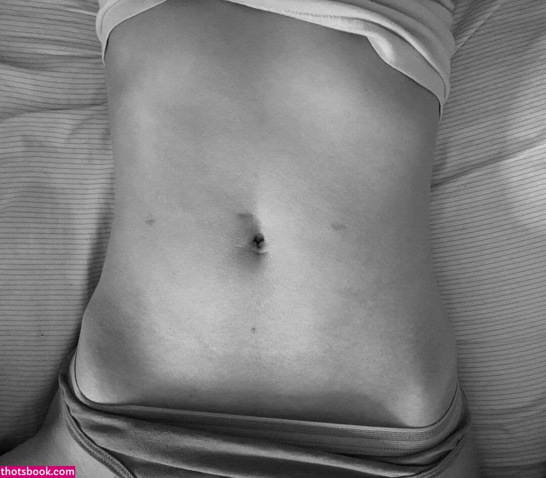 Lady Long Limbs Photo #9