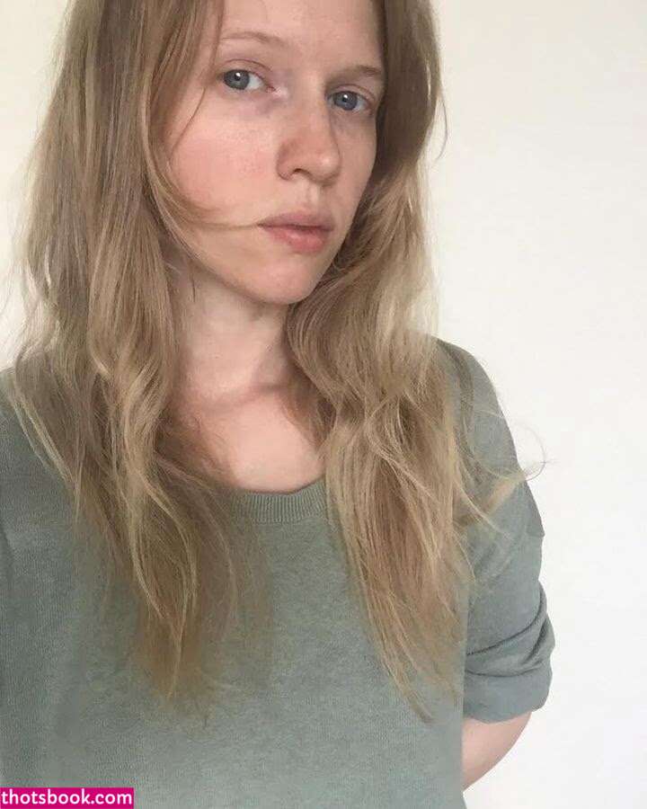 Lady Long Limbs Photo #19