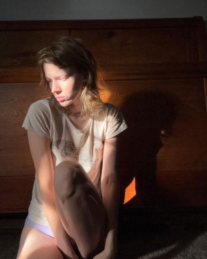 Lady Long Limbs Photo #17