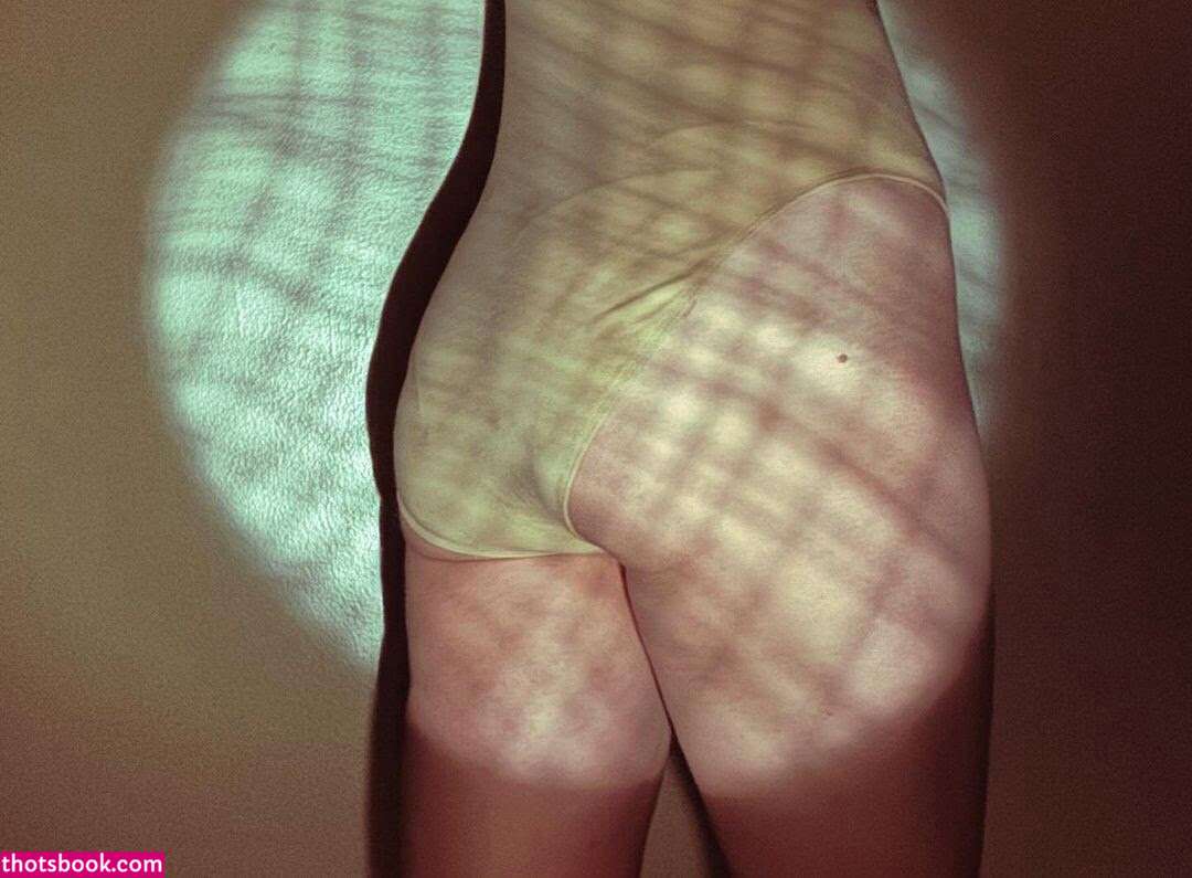 Lady Long Limbs Photo #26