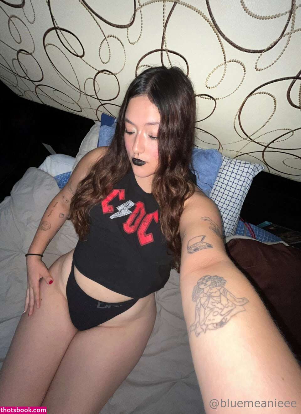 bluemeanieee Photo #7