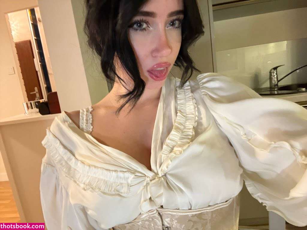 Ladymcbeth Photo #34