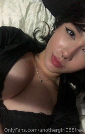 anothergirl088 Photo #9