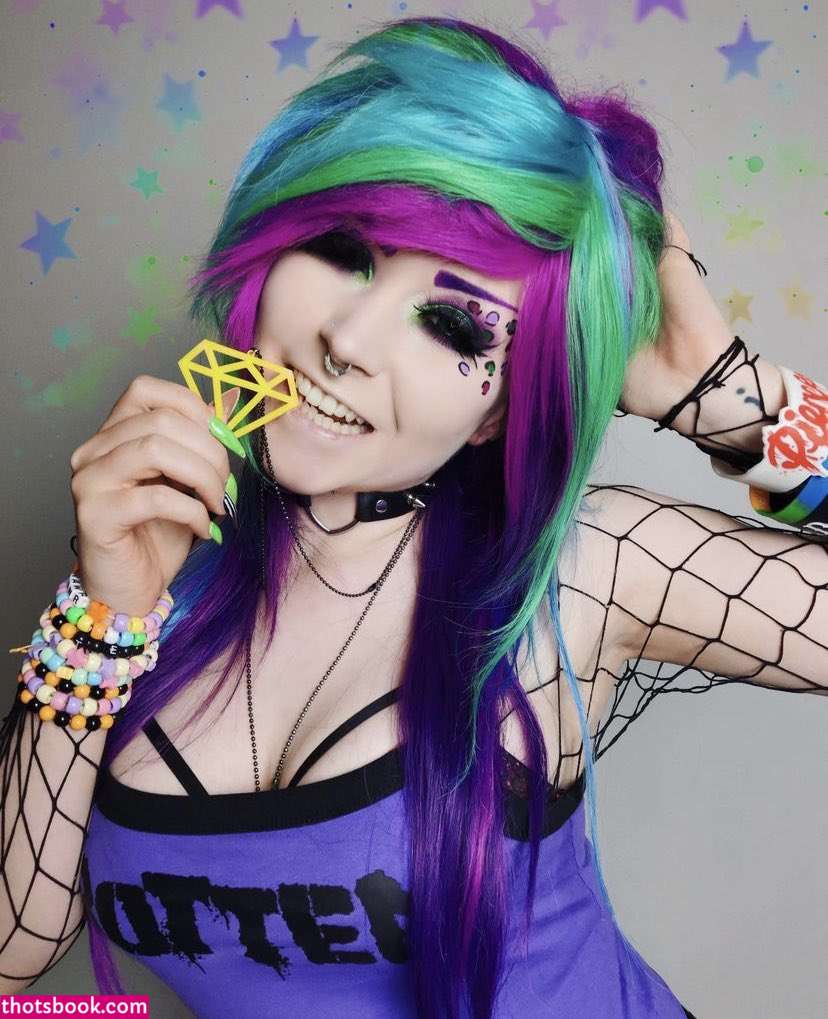 Catastrophiclarawr Photo #5