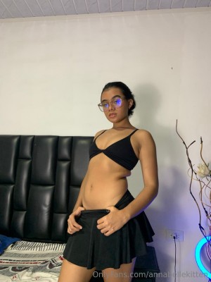 annabellekitten Photo #32