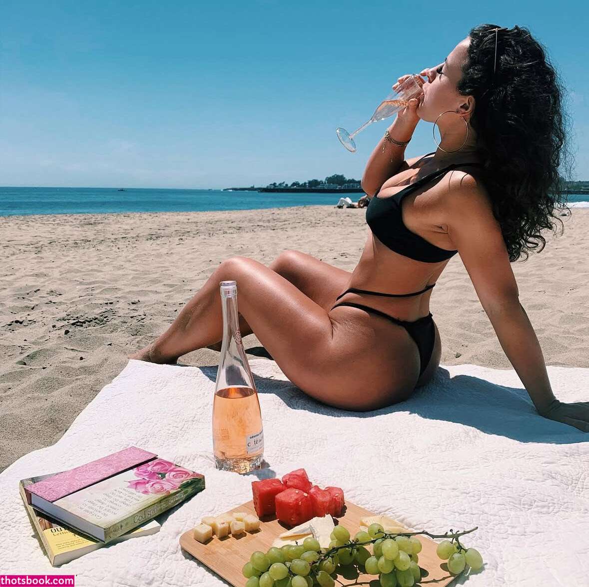 Jen Lowrie Photo #16