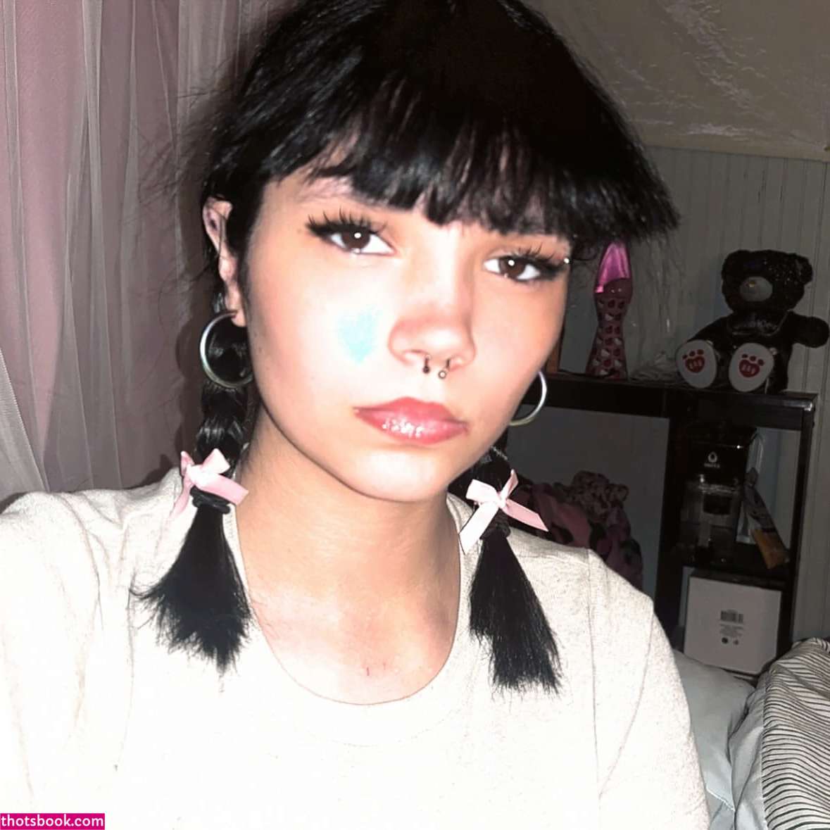 Julia Graham Photo #11