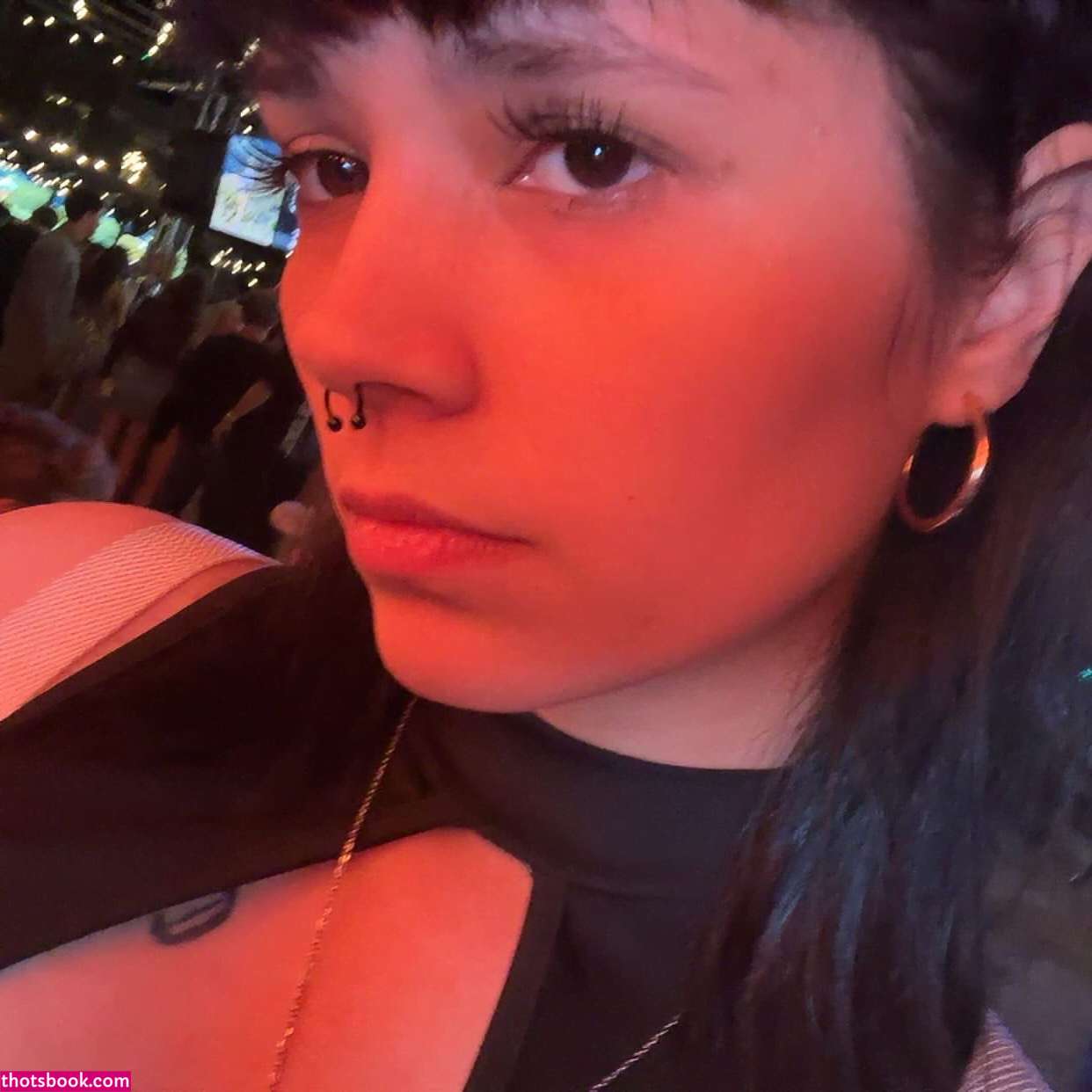 Julia Graham Photo #12