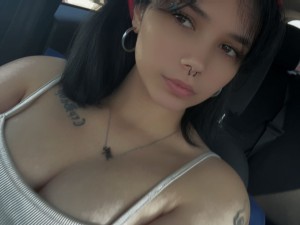 Julia Graham Photo #2