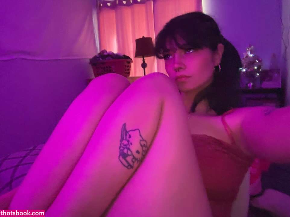 Julia Graham Photo #25