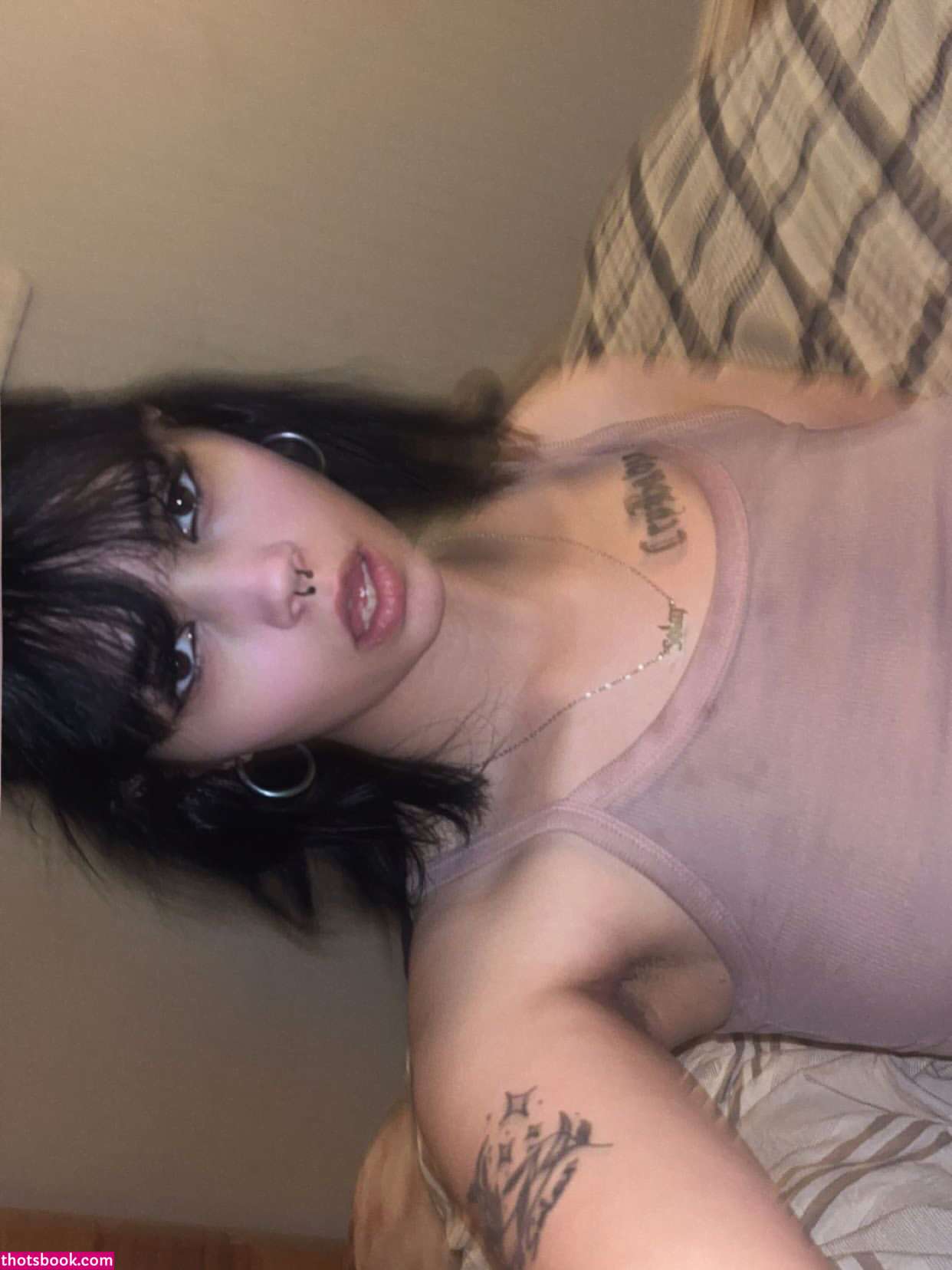 Julia Graham Photo #28