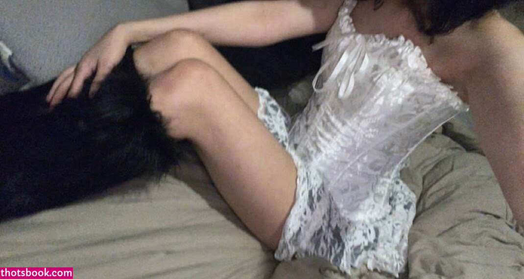 Julia Graham Photo #34