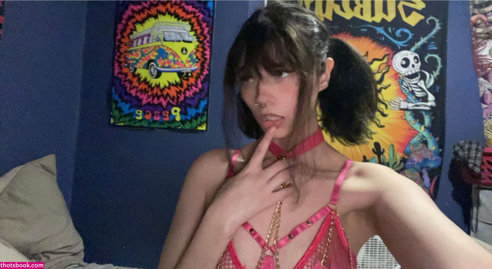 Julia Graham Photo #40