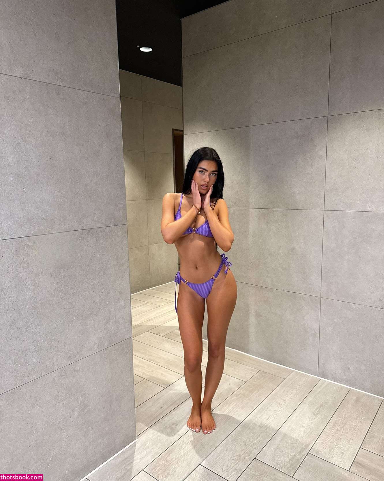 Roxanarosuu Photo #2