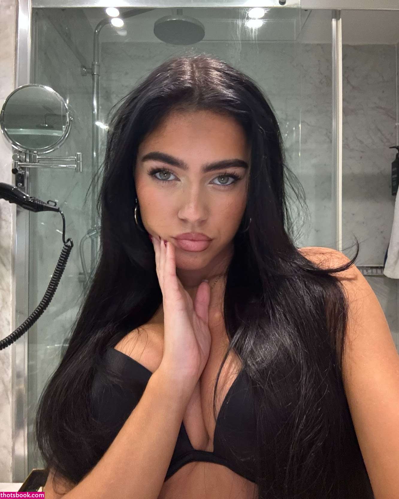 Roxanarosuu Photo #3