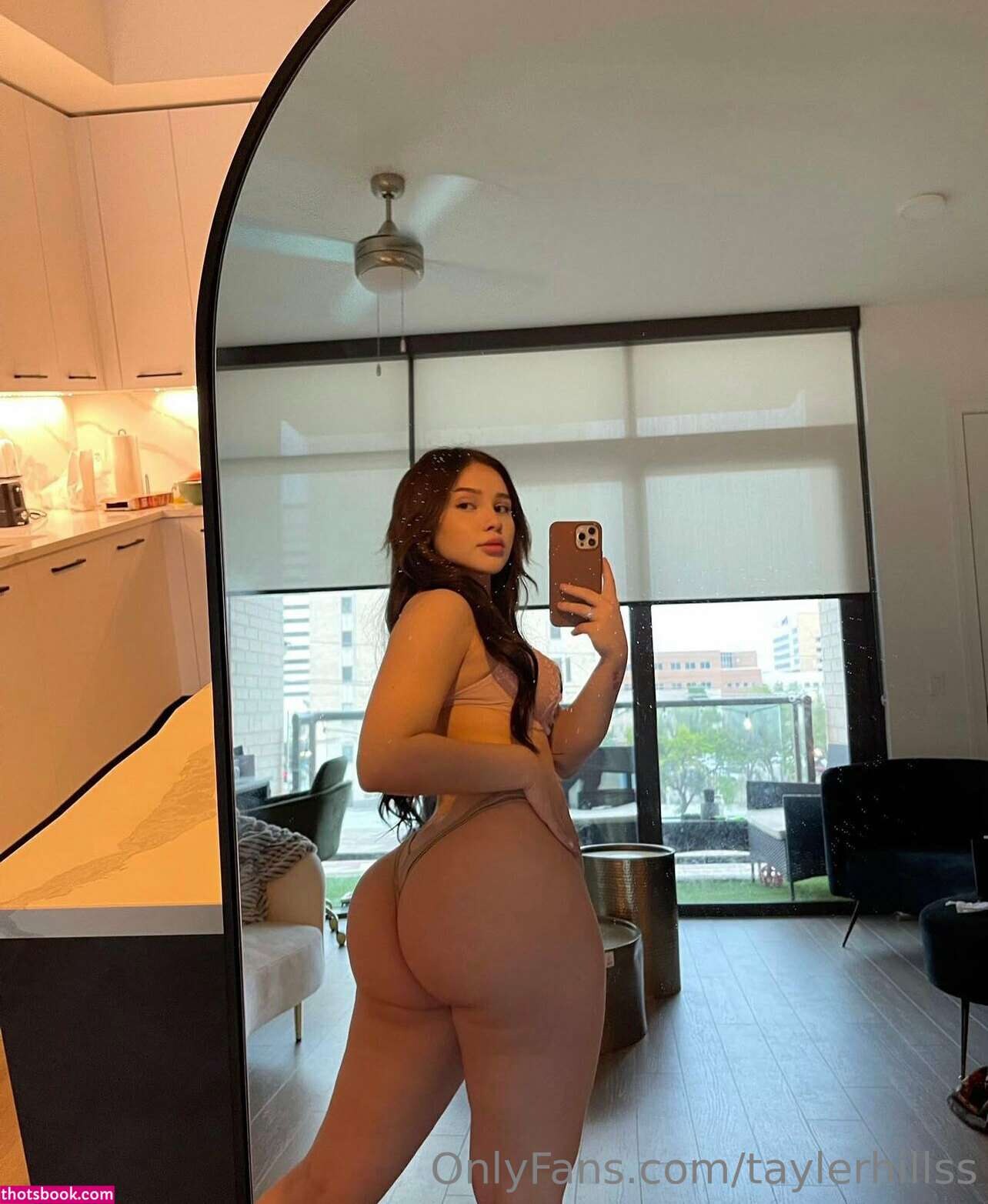 Tayler Hills Photo #24