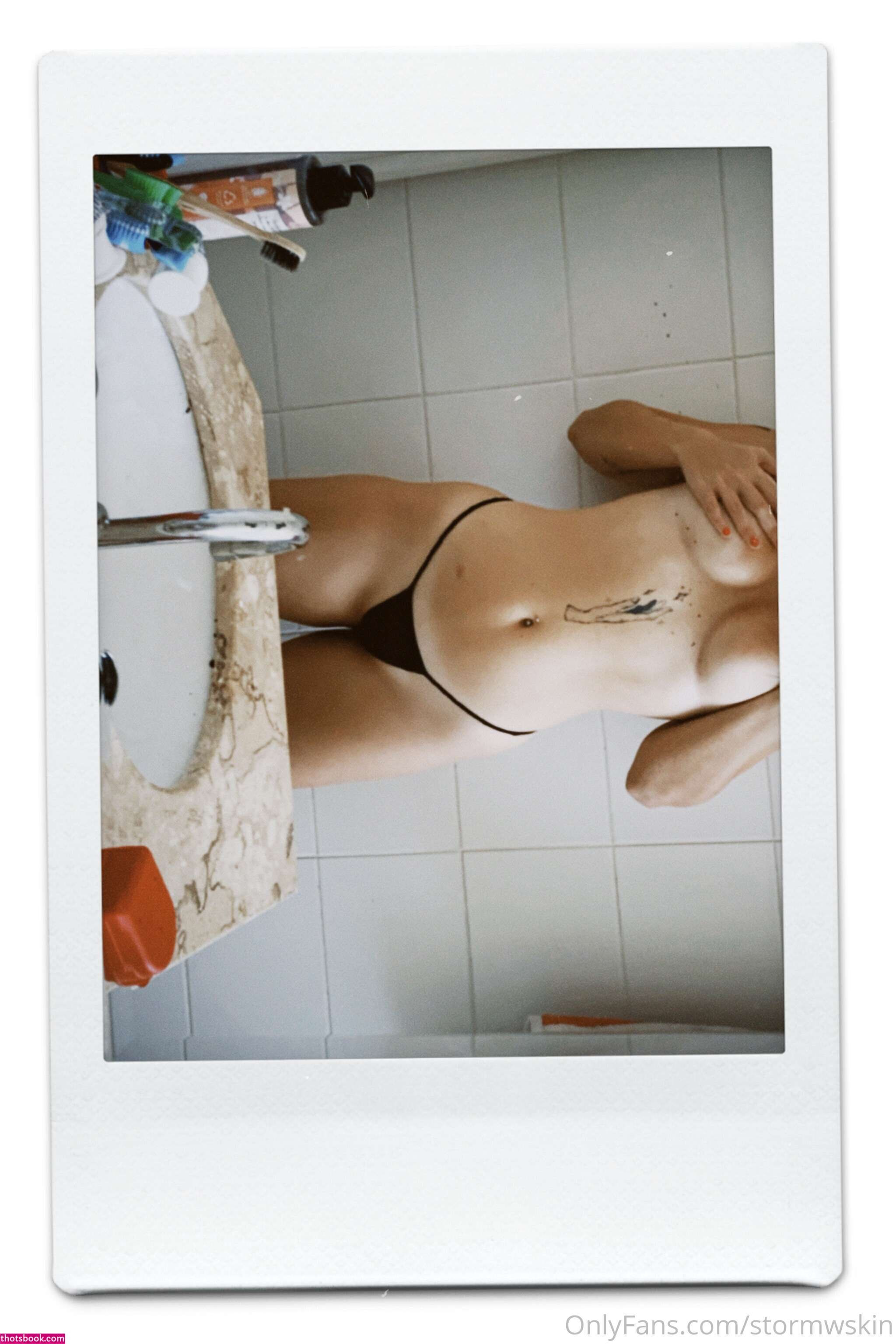 Lola Janussi Photo #35