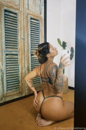 Julia Bhering Photo #20