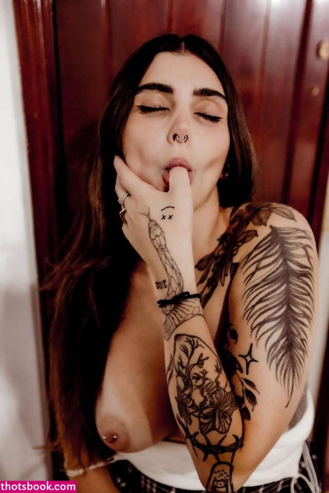 Luluvalotta Photo #30