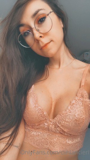 Cinthia Lancieri Photo #9