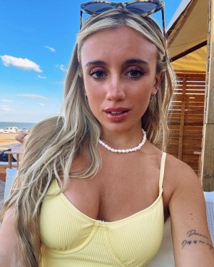 Morena Beltran Photo #9