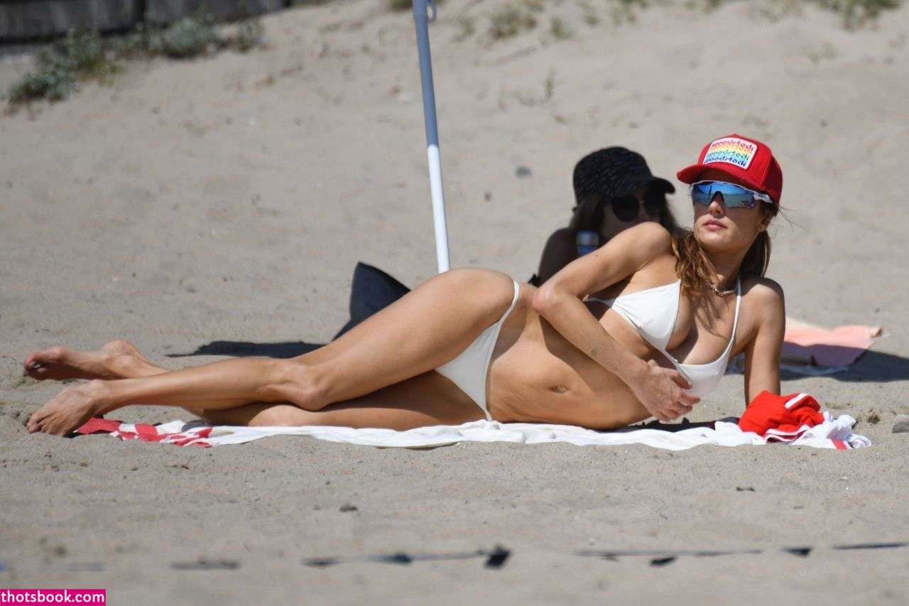 Alessandra Ambrosio Photo #93