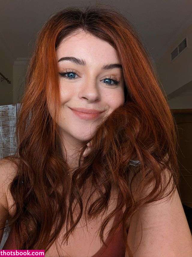 Chloe Lockley Photo #13