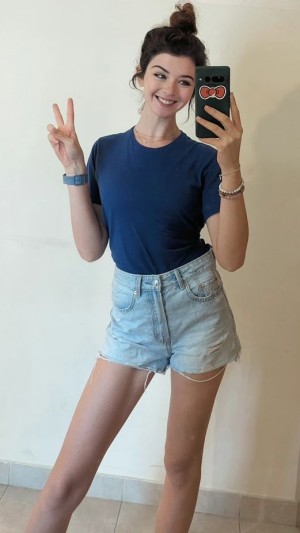 Chloe Lockley Photo #6