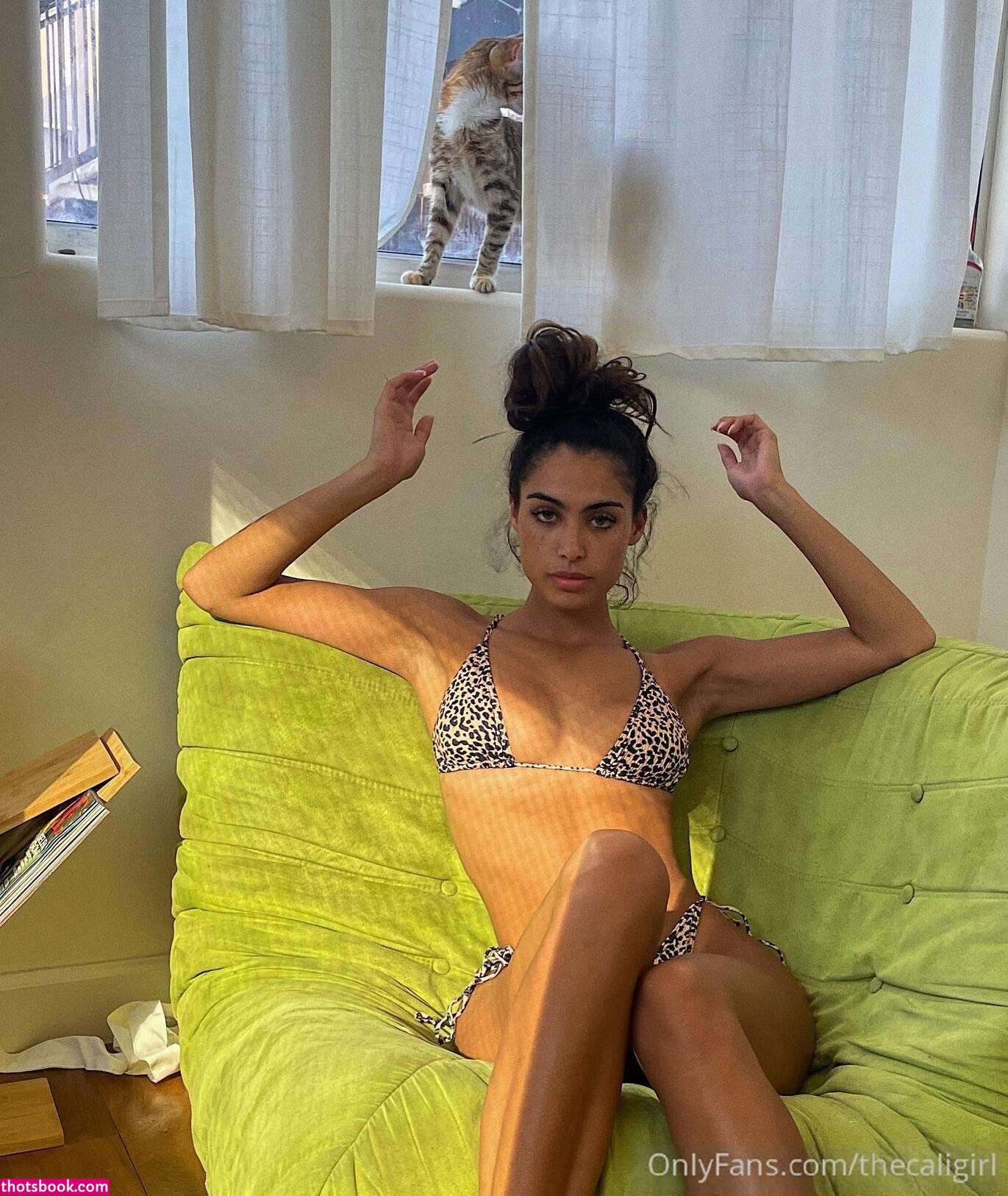 Undercover Freak Photo #14