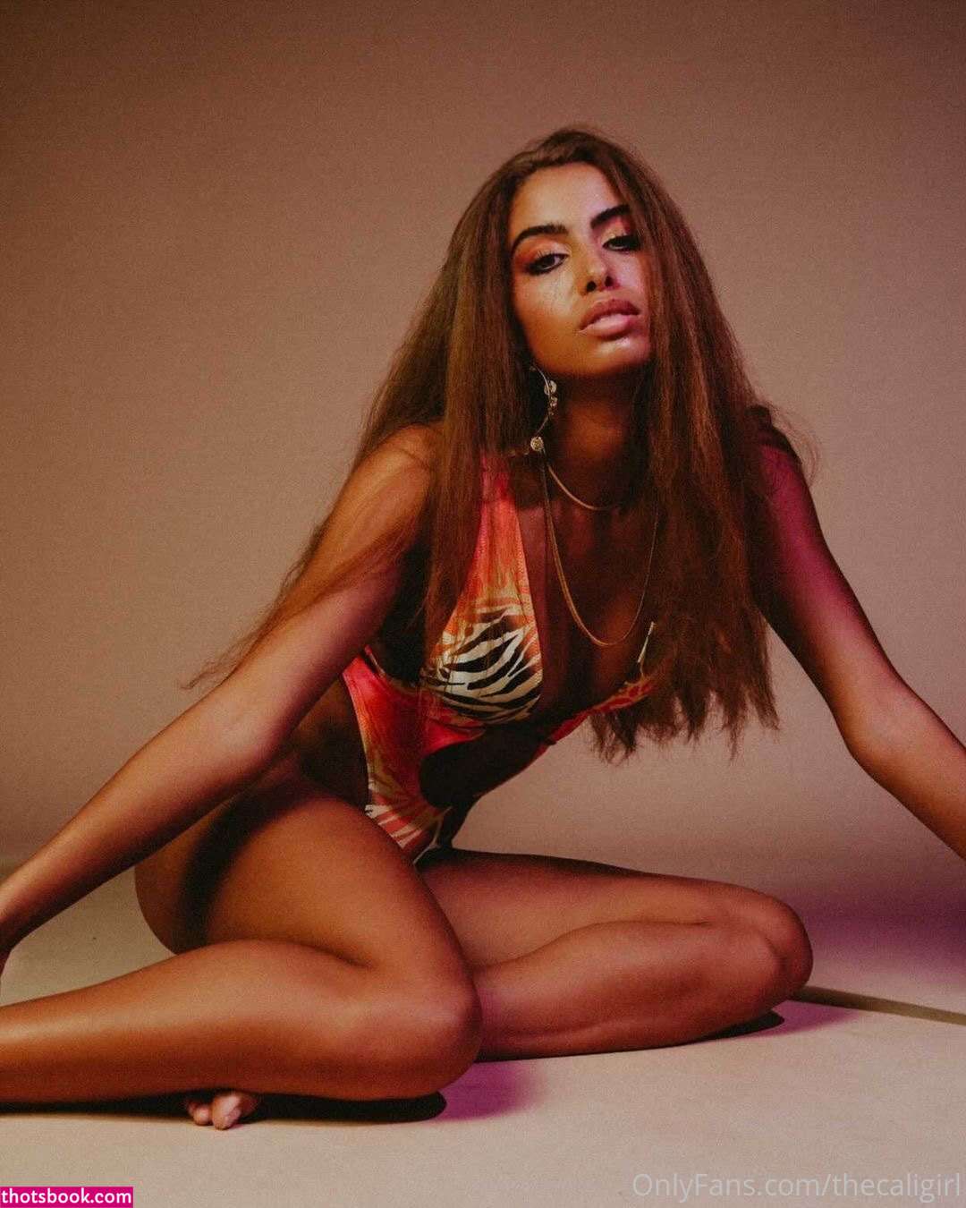 Undercover Freak Photo #24