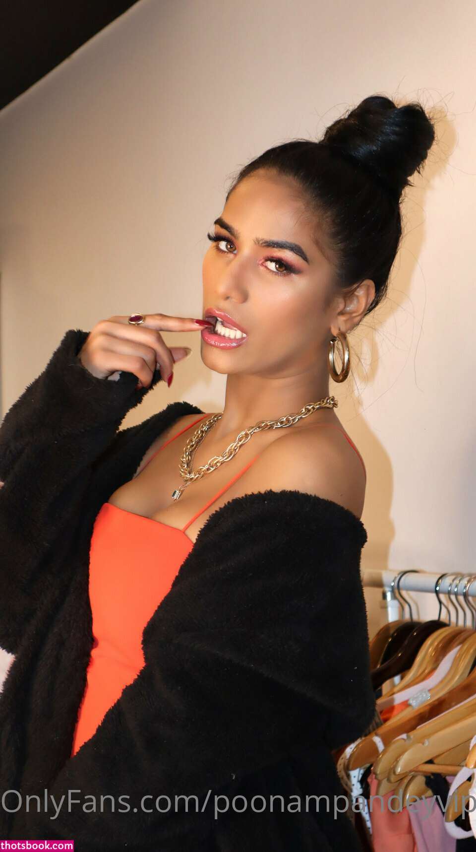 Poonam Pandey Photo #11